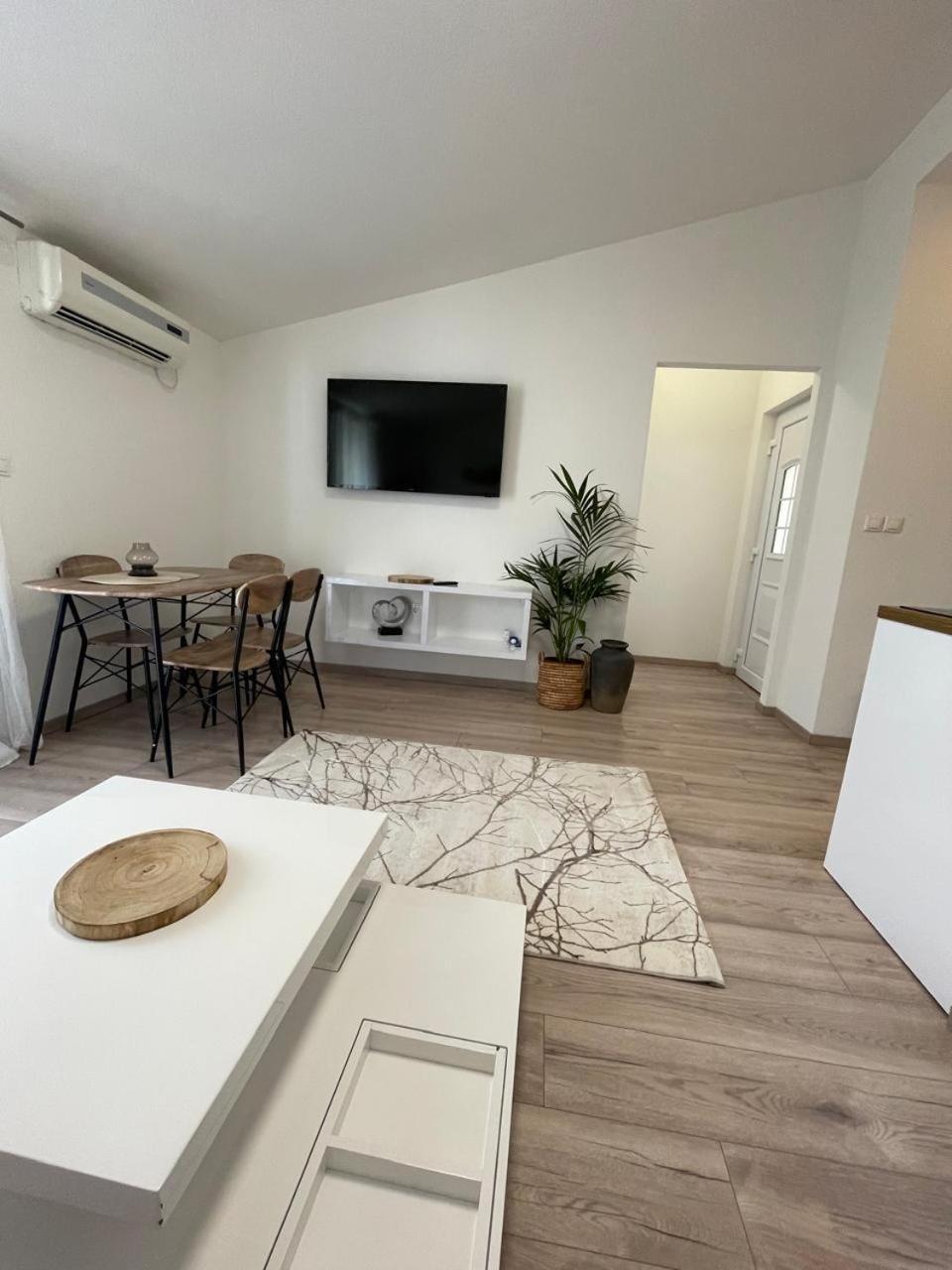 Apartman Suzana Sindija 비빈제 외부 사진