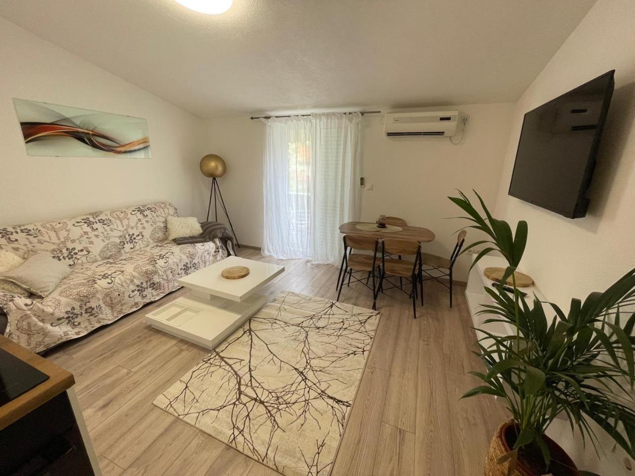 Apartman Suzana Sindija 비빈제 외부 사진